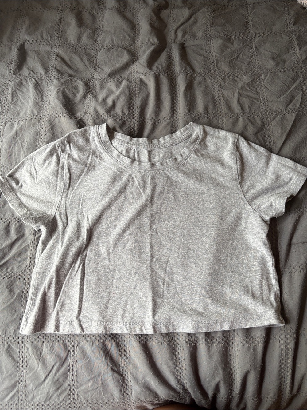 Women’s Heather Gray Cropped Tee - Casual Crewneck